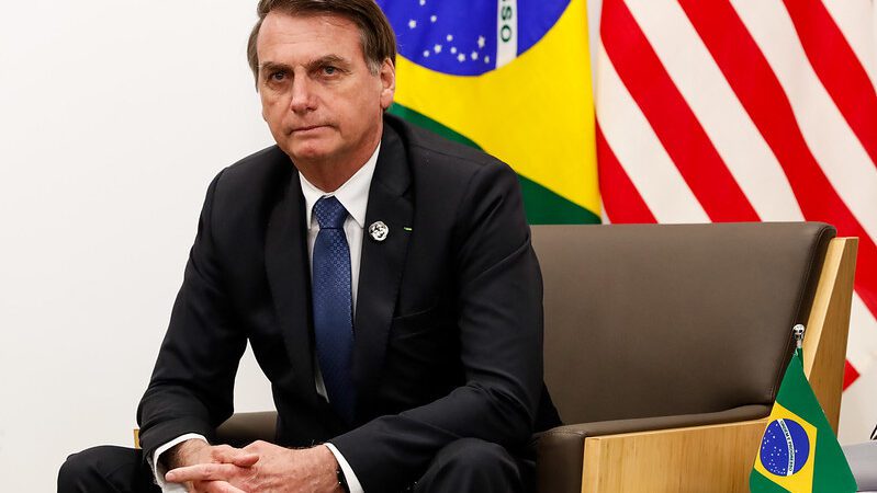 Bolsonaro é obrigado a usar tornozeleira eletrônica para evitar fuga