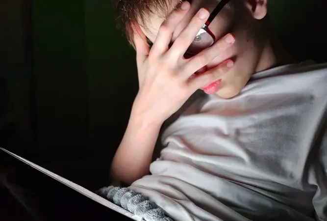 IA da Meta: AGU pede exclusão de chatbot de conversas sexuais com crianças