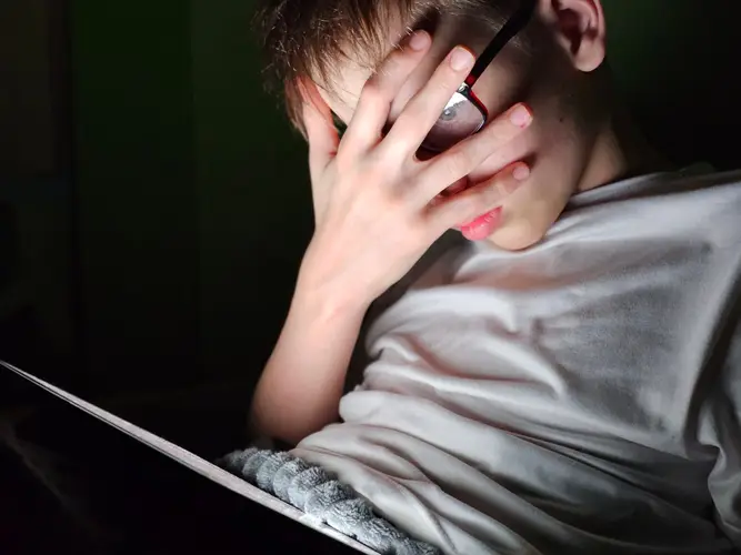 IA da Meta: AGU pede exclusão de chatbot de conversas sexuais com crianças