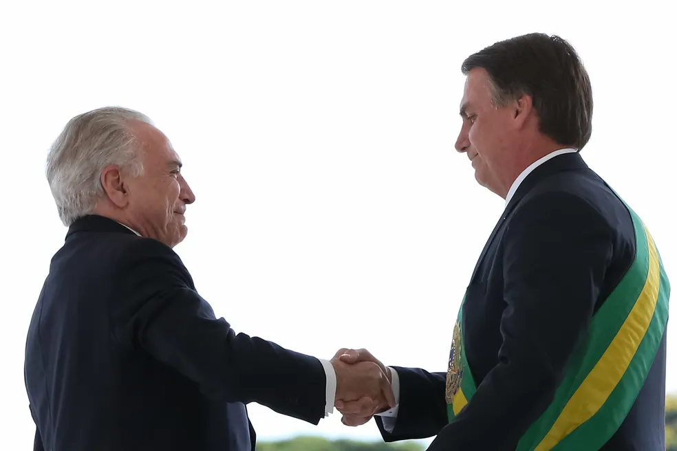 Eduardo Bolsonaro reage a críticas do pai e menciona Michel Temer em crise familiar e política