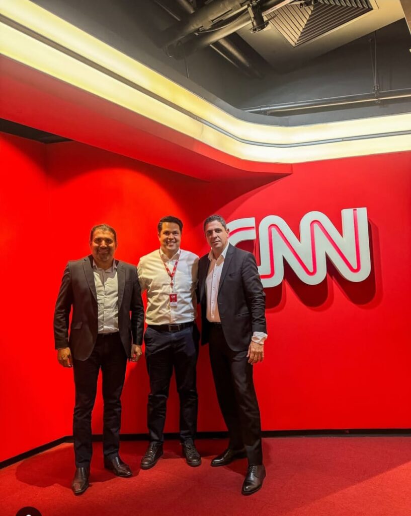 Prefeito Heron Guimarães e o presidente da Câmara, Léo Contador, durante evento em Betim: agora, agenda de articulação política por três capitais.