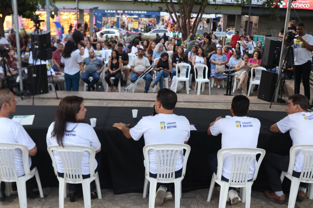 Programa Câmara na Rua ouve a população sobre o orçamento 2026