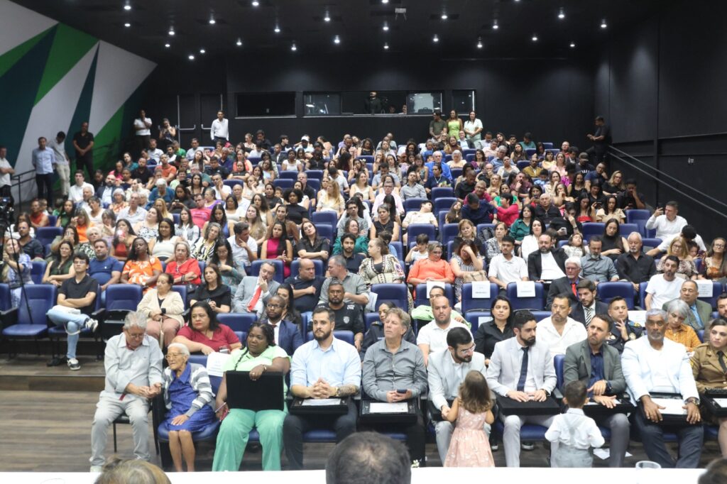homenagem, Câmara Municipal, vereadores, mérito, Betim, sessão solene, poder legislativo.