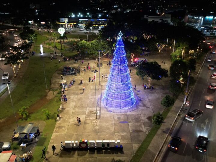 Principais praças recebem decoração de Natal em Betim