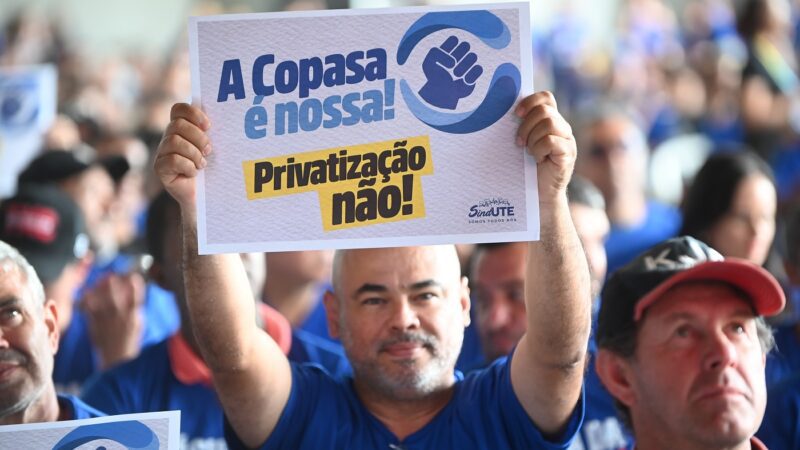 Votação da PEC de privatização da Copasa termina em tumulto na ALMG