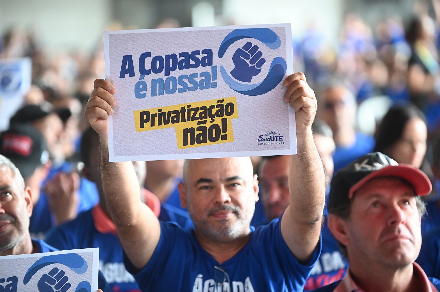 Votação da PEC de privatização da Copasa termina em tumulto na ALMG