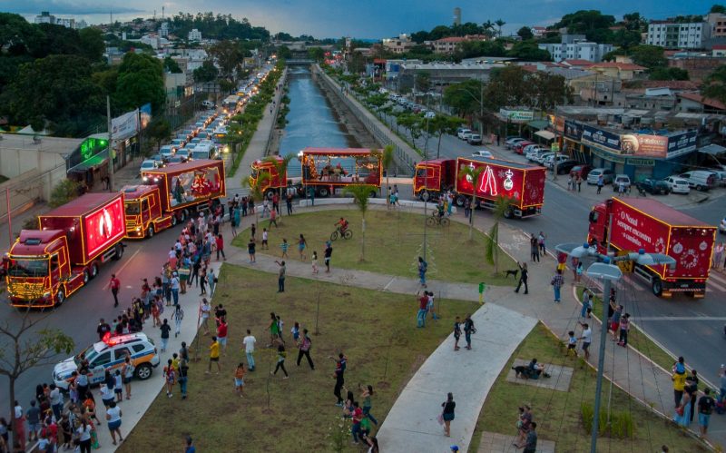 natal em Betimcaravana natalina Coca-Cola FEMSA atrações de Natal programação de Natal Betim caminhões iluminados