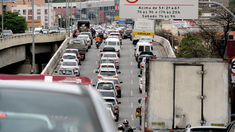 Zema antecipa cobrança de IPVA 2026 em Minas Gerais