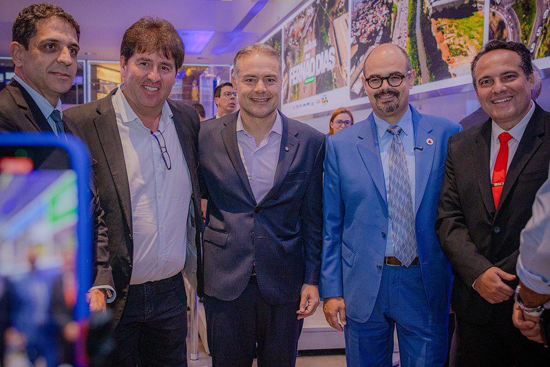 O edital da concessão prevê a execução das seguintes melhorias:• 108 km de faixas adicionais • 14 km de vias marginais • 9 km de correções de traçado • 29 passarelas • 17 interseções otimizadas • 2 Pontos de Parada e Descanso (PPDs) • melhorias de acesso • passagens de fauna • áreas de escape • túneis leilão da Fernão Dias