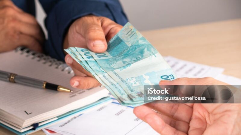 Governo faz antecipação salarial em Betim