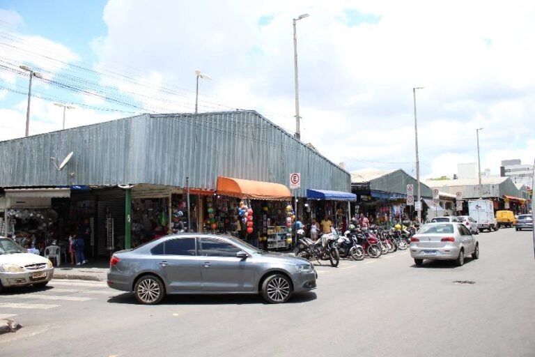 Cobertura do camelódromo em Betim amplia centro de compras
