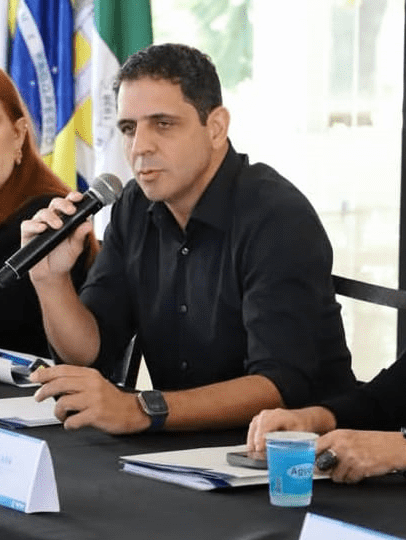 Heron concede reajuste de 36% para motorista da Prefeitura de Betim