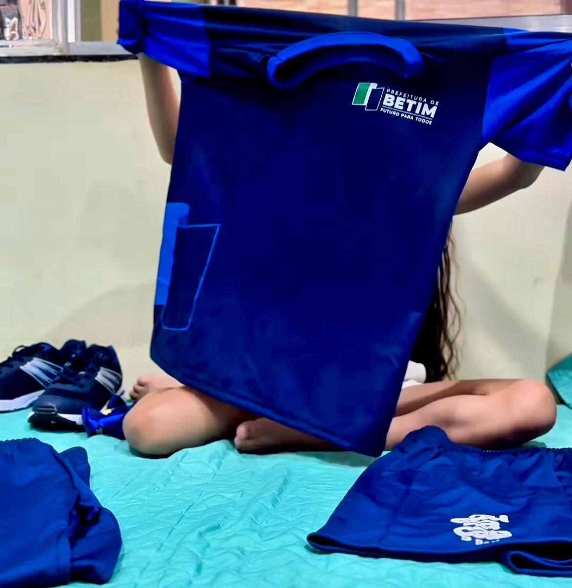 Prefeito confirma distribuição de kit escolar em Betim 