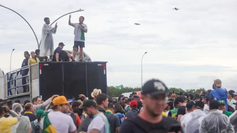 Raio em manifestação de Nikolas Ferreirae provoca crise política