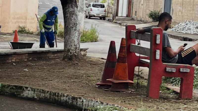 Limpeza de praça em Betim protege espaços de convivência 