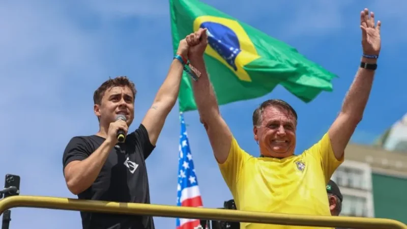 Nikolas rebate Eduardo na porta da Papuda após encontro com Bolsonaro