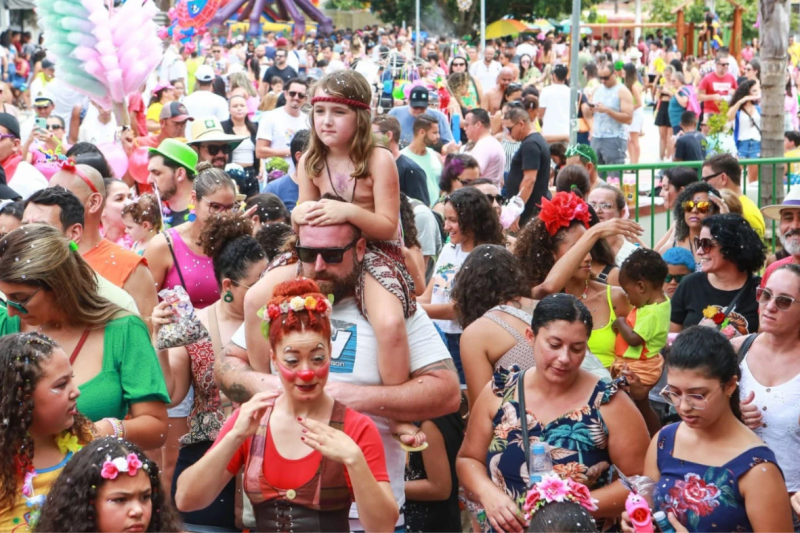 Blocos de ruas desfilam em Betim neste final de semana e abrem o pré-carnaval 2026