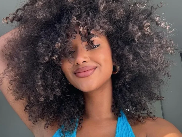 Salão para cabelos crespos em SP busca faturamento de R$ 300 mil 