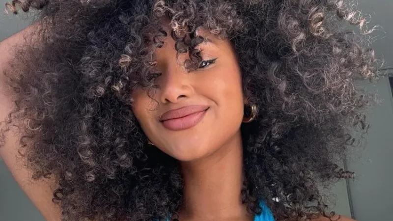 Salão para cabelos crespos em SP busca faturamento de R$ 300 mil 