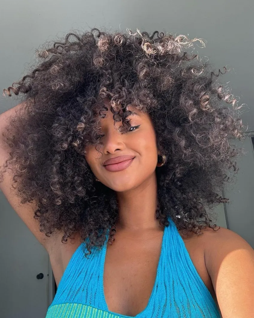 Salão para cabelos crespos em SP busca faturamento de R$ 300 mil 