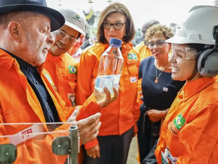 Lula reage à crise do petróleo e propõe reserva de combustíveis em Betim para evitar disparada de preços
