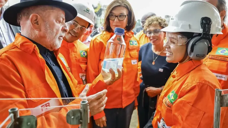 Lula reage à crise do petróleo e propõe reserva de combustíveis em Betim para evitar disparada de preços