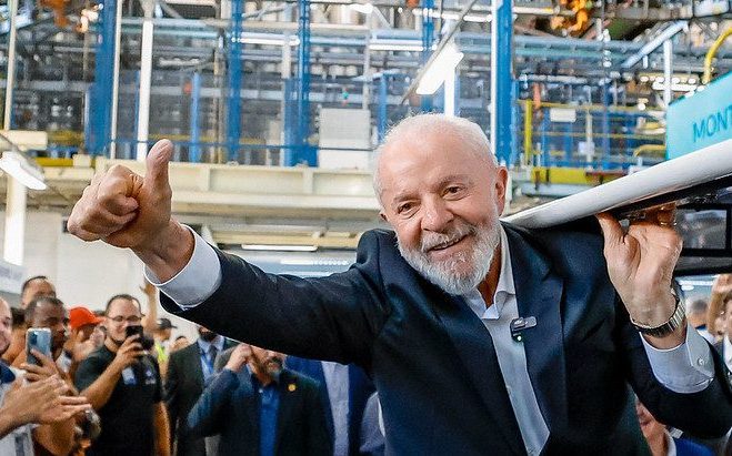 Lula visita Betim para inauguração de usina solar na Regap