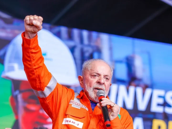 Lula desembarca em Betim e vai anunciar R$ 9 bilhões
