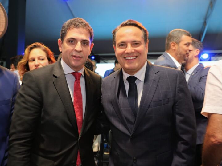 Posse de Ricardo Faria prefeito de Contagem atrai lidernaças de todos os partidos