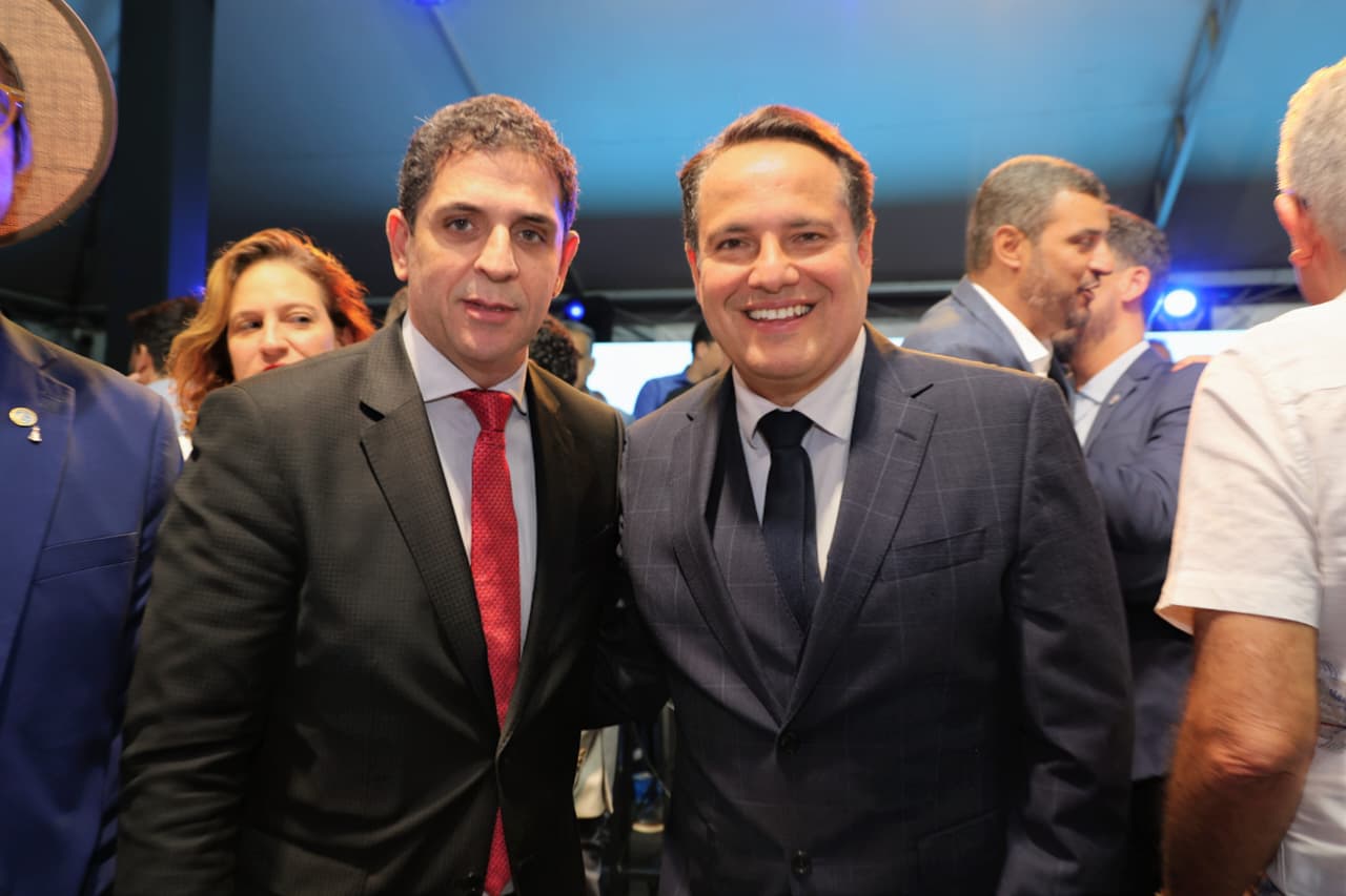 Posse de Ricardo Faria prefeito de Contagem atrai lidernaças de todos os partidos