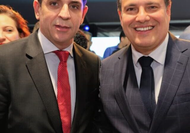 Posse de Ricardo Faria prefeito de Contagem atrai lidernaças de todos os partidos
