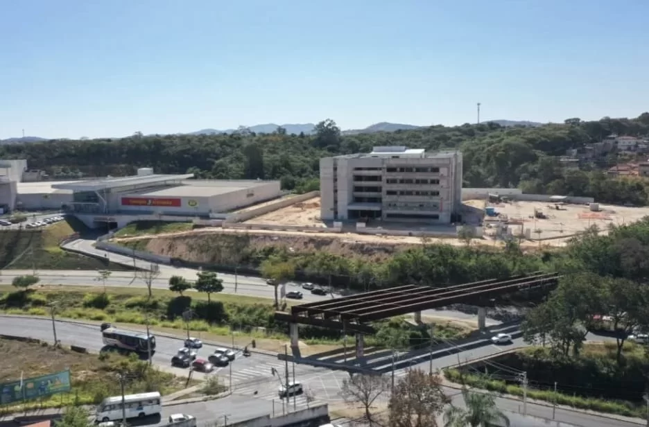Viaduto abandonado há 8 anos em Betim terá obras retomadas 