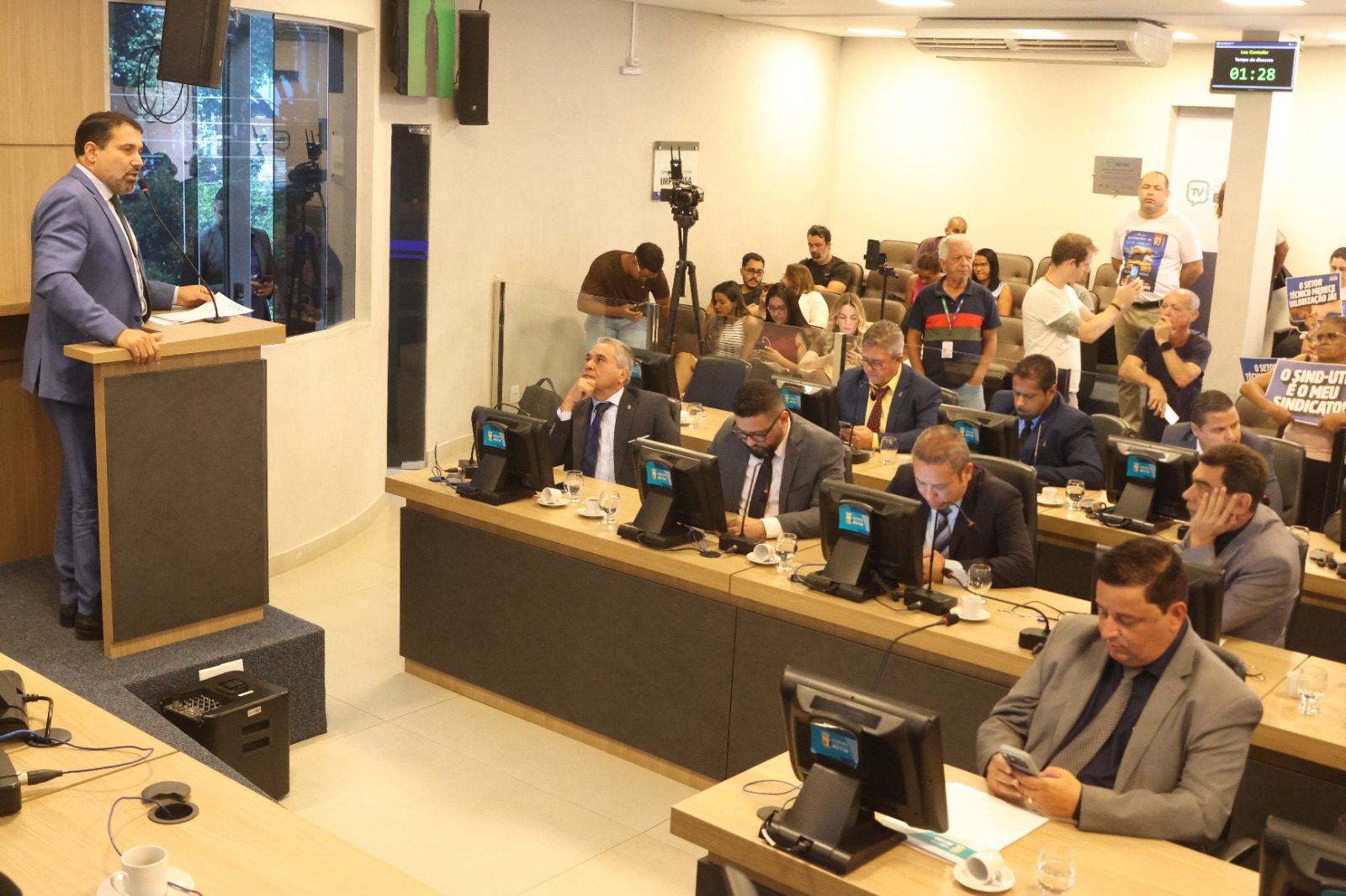 Piso salarial para mediadores pedagógicos de Betim é aprovado na Câmara