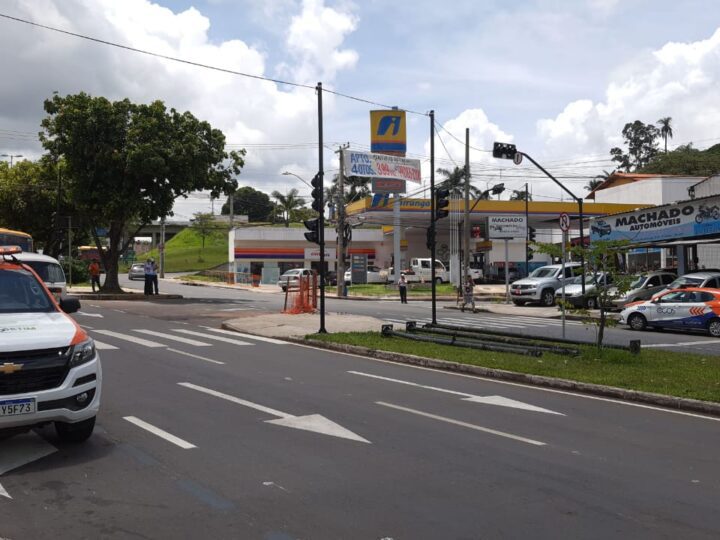 Furto de fiação de semáforos provoca apagão no trânsito de Betim