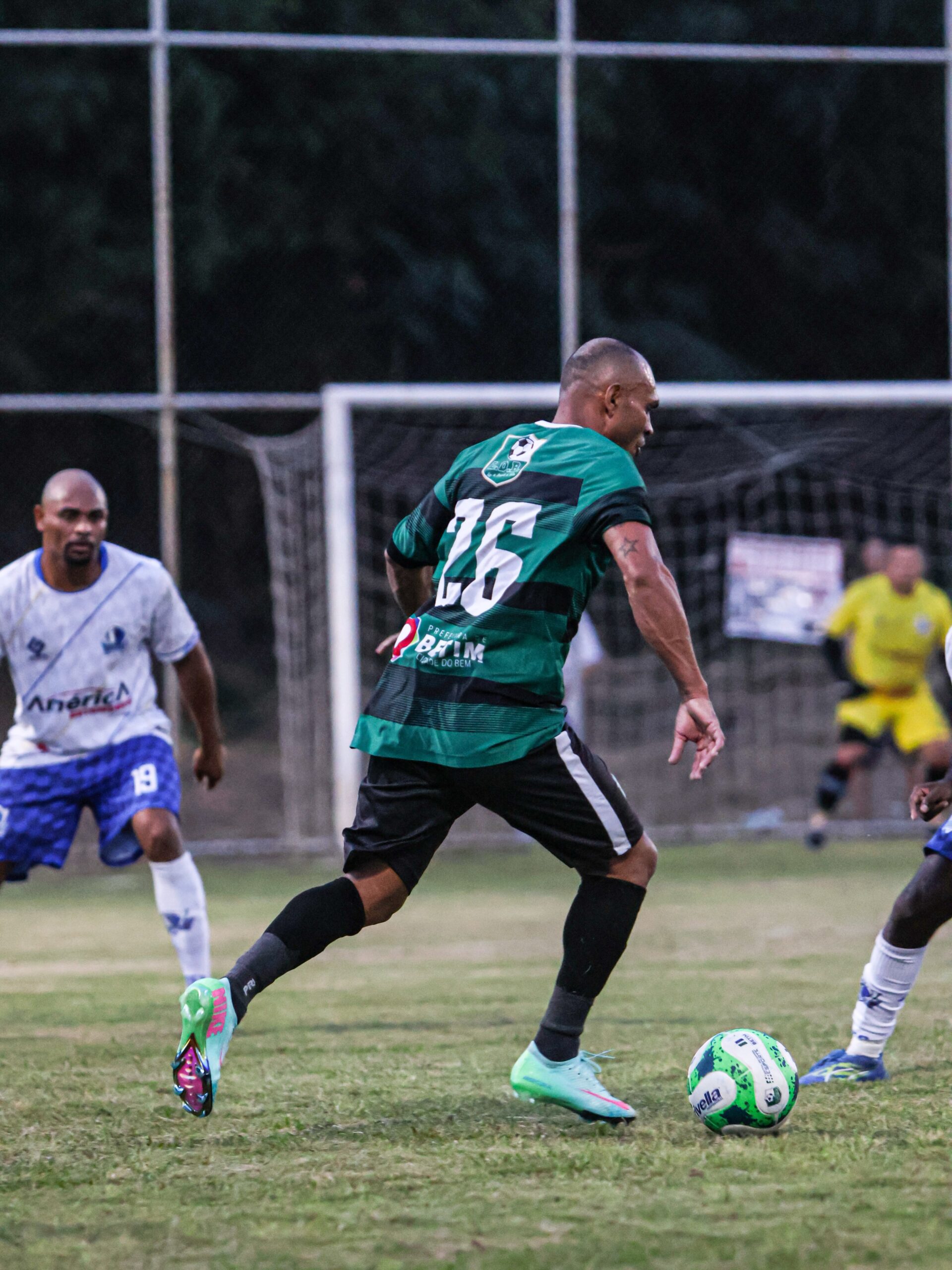 Futebol amador de Betim recebe mil kits uniformes