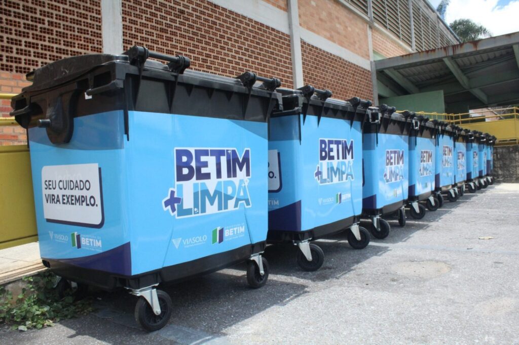 Contêineres para descarte de lixo — instalação de equipamentos na avenida Governador Valadares, como parte da ação de limpeza urbana da Prefeitura | FT: SECOM-PMB