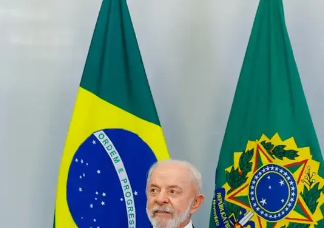 O fim da taxa das blusinhasEste é um trecho original publicado em Exame.com. Leia a matéria completa em https://exame.com/negocios/o-fim-da-taxa-das-blusinhas-e-a-destruicao-do-varejo-nacional-diz-fundador-da-havan/?utm_source=copiaecola&utm_medium=compartilhamento