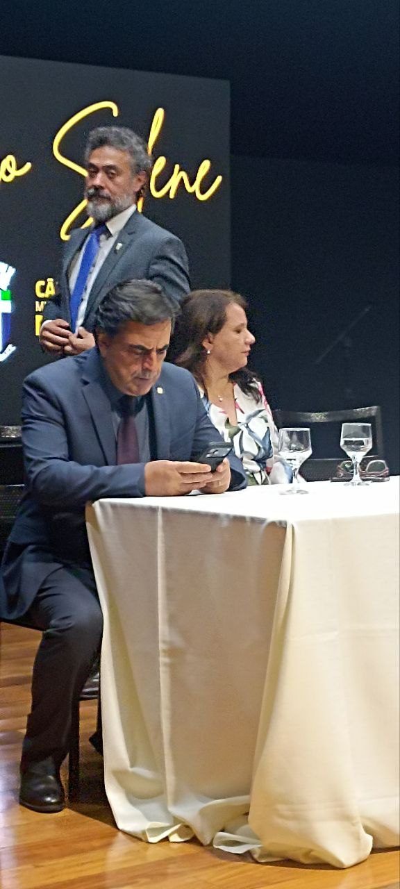 Escândalo do Banco Master assombra festa de políticos em Betim