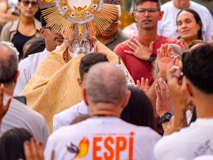 Tapete de Corpus Christi em Betim mantém tradição e une gerações