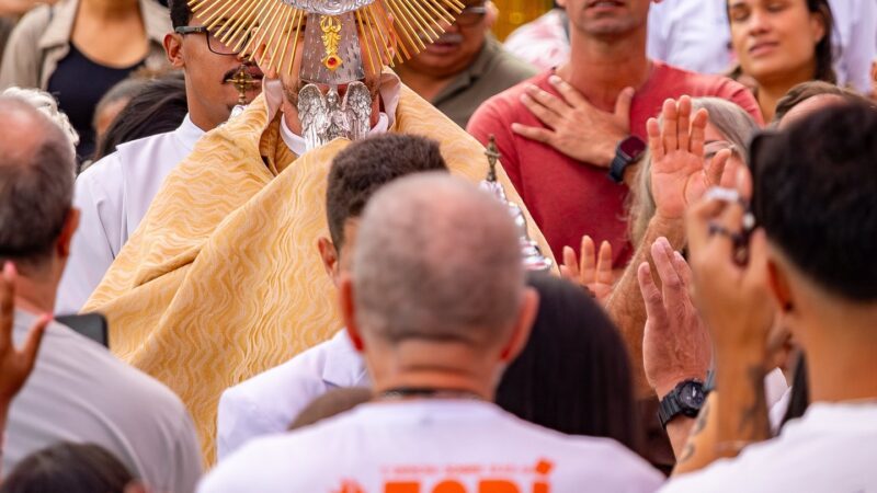 Tapete de Corpus Christi em Betim mantém tradição e une gerações