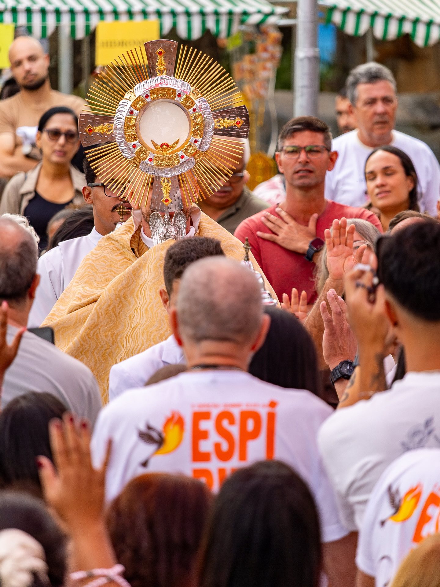 Tapete de Corpus Christi em Betim mantém tradição e une gerações