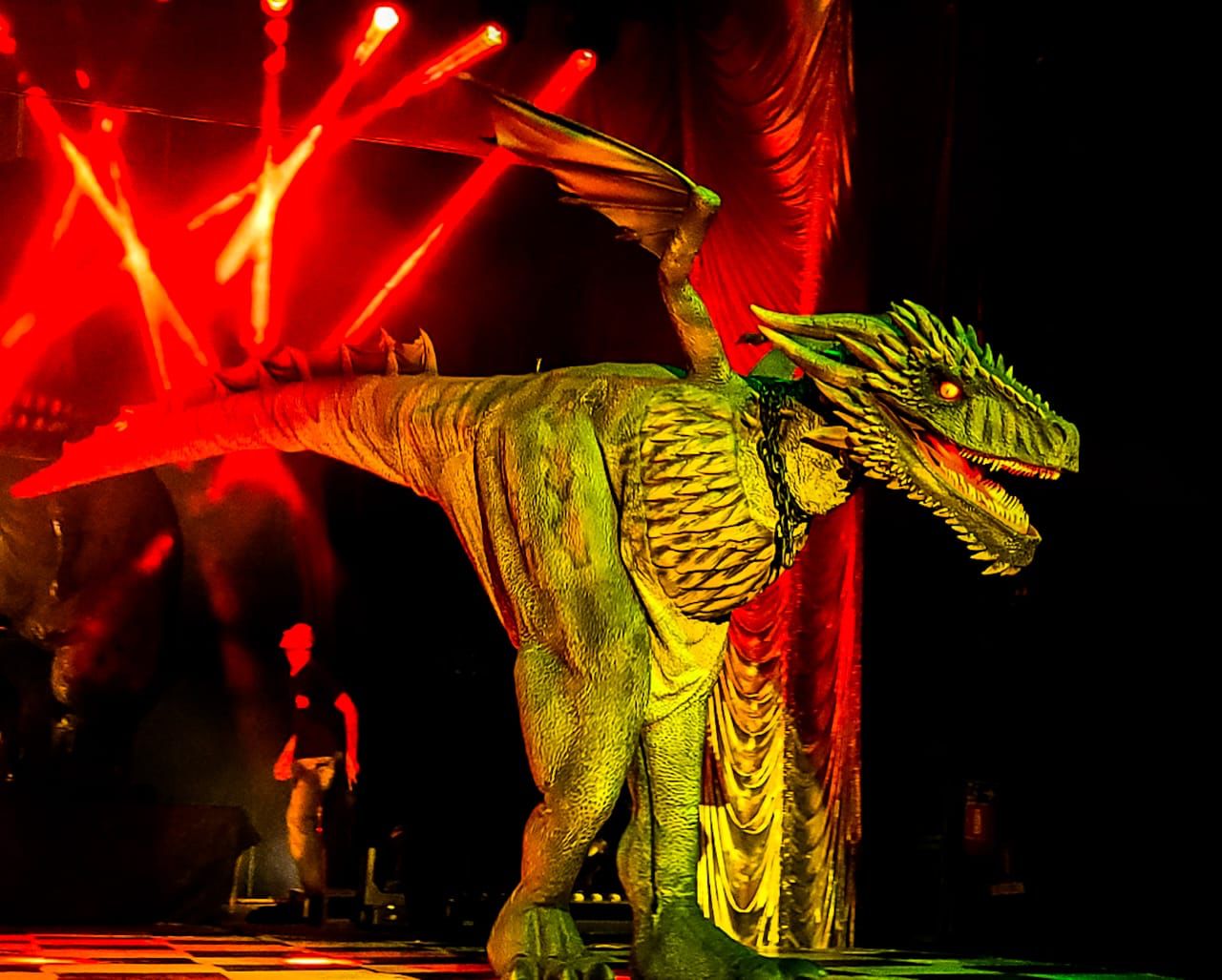 Circo dos Dinossauros anuncia chegada inédita a Betim