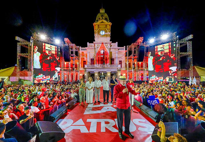 Lula lota a Praça da Estação em BH e mira quarto mandato
