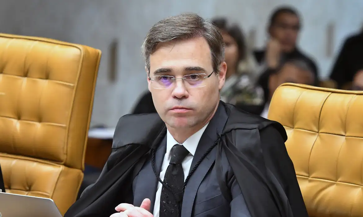 Afastamento de Leandro Almada expõe crise entre PF e STF