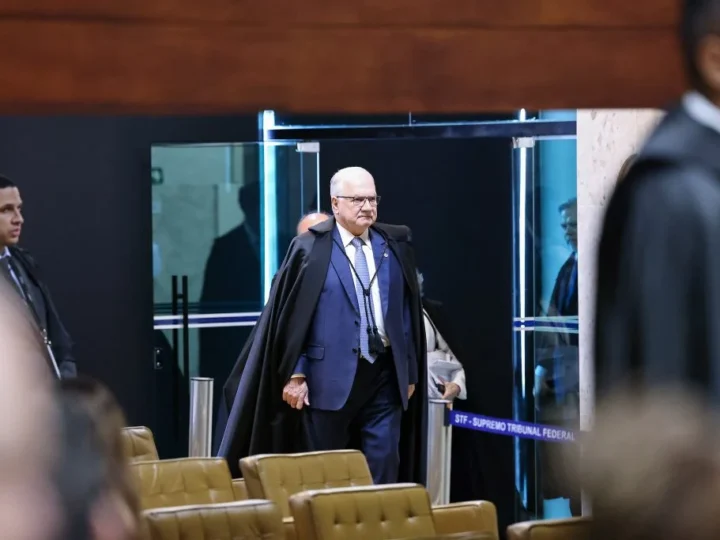 Fachin dá 24h para Mendonça liberar sigilo sobre repasse de R$ 61 milhões