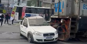 Simulação de acidente entre trem e carro mobiliza equipes de resgate