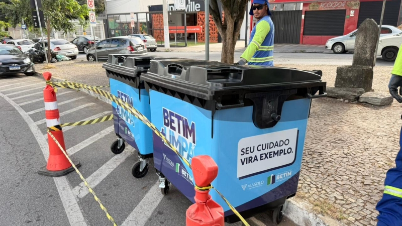 Prefeitura de Betim instala lixeiras na rua do Rosário