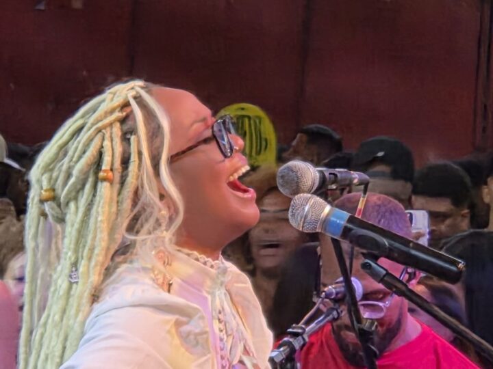 Samba no Bar Três Pretos reúne público em tarde musical