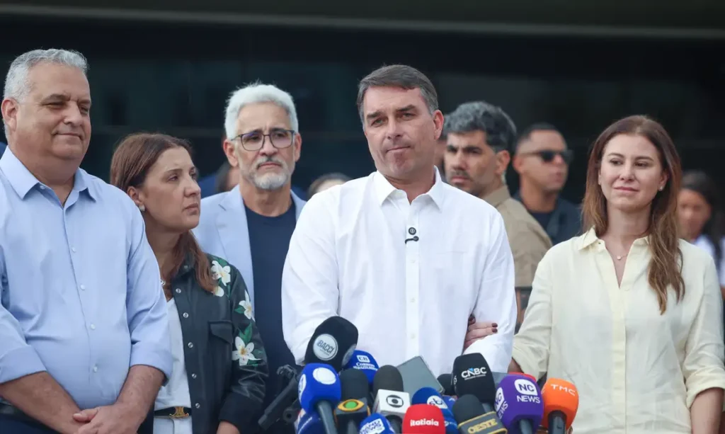 Aeronave com Flávio Bolsonaro